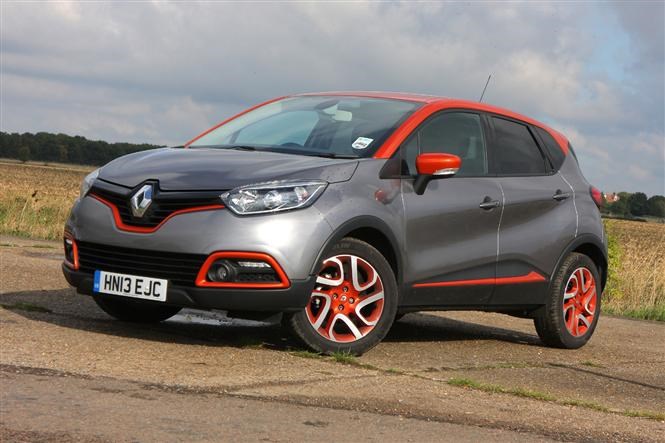 Renault Clio and Captur upgraded with free DAB radio Parkers