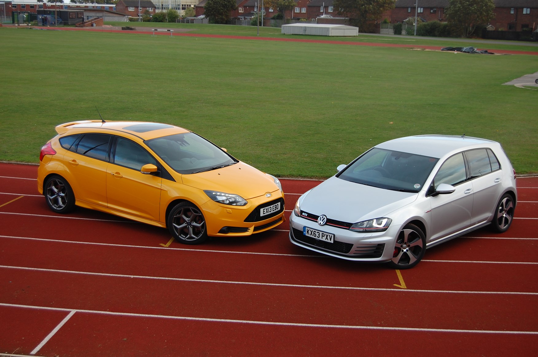 Used Hot Hatches Tested Ford Focus St 3 Vs Volkswagen Golf Gti Parkers