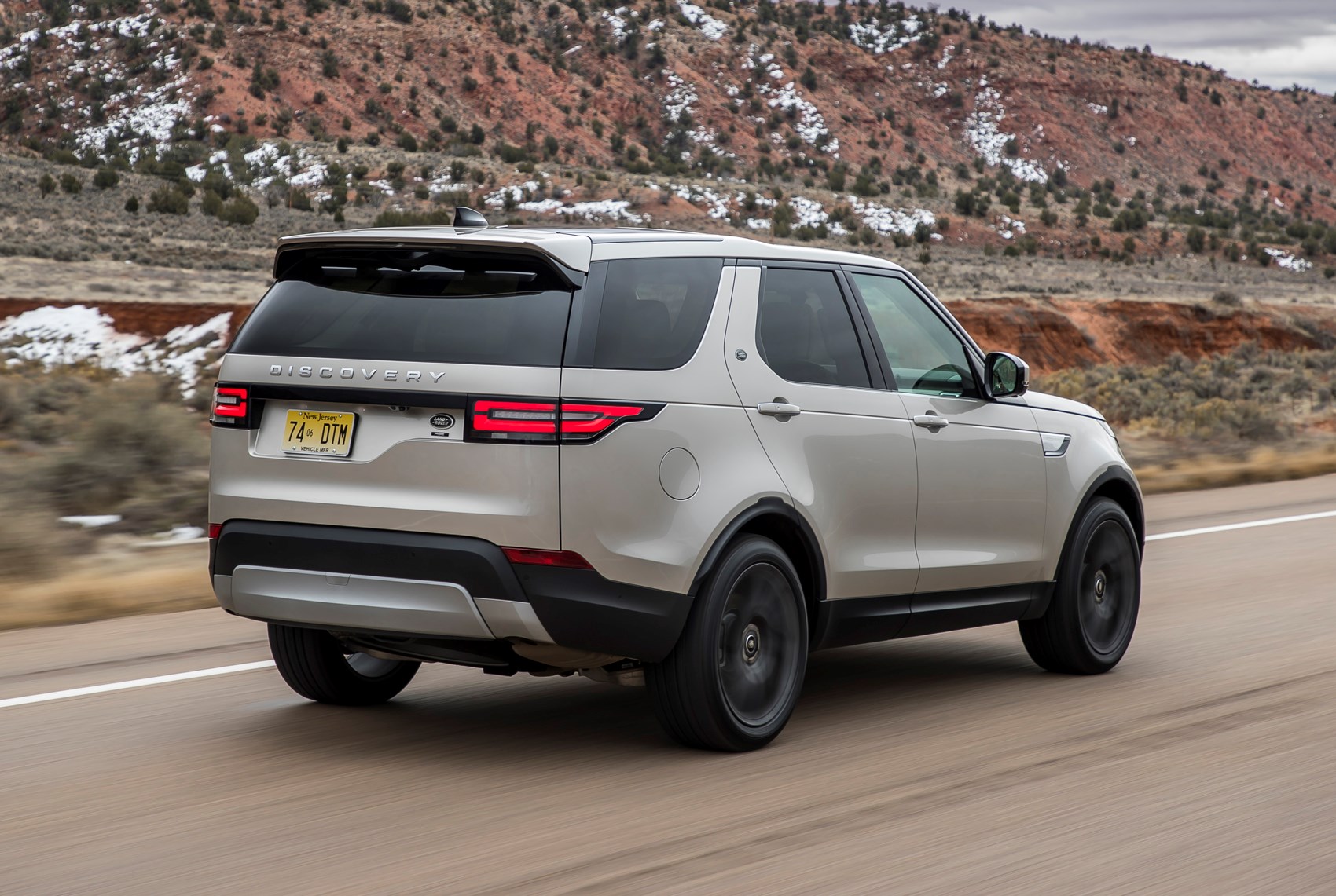 Land Rover Discovery review Parkers