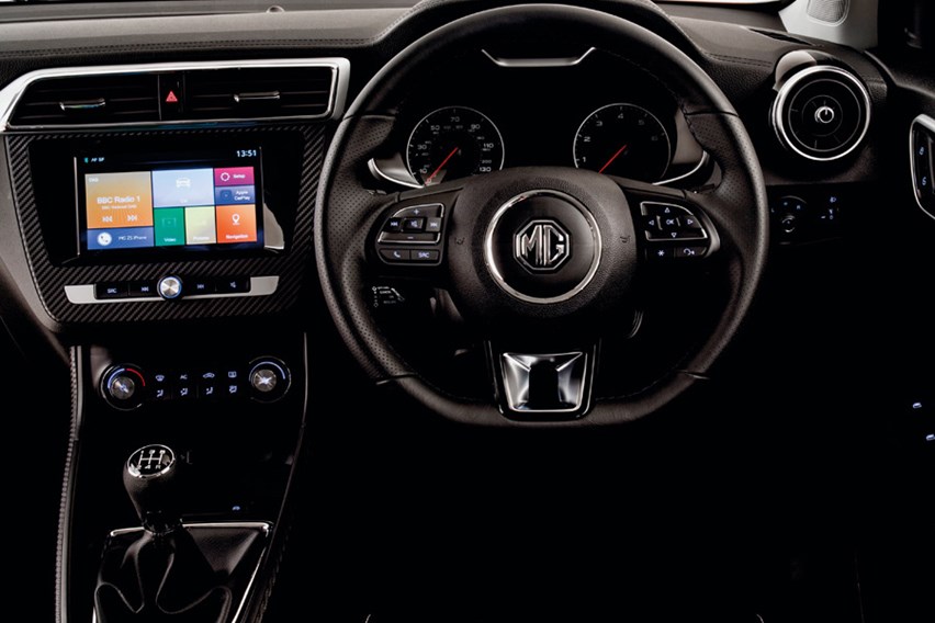 MG ZS (2020) Interior Layout, Dashboard & Infotainment Parkers