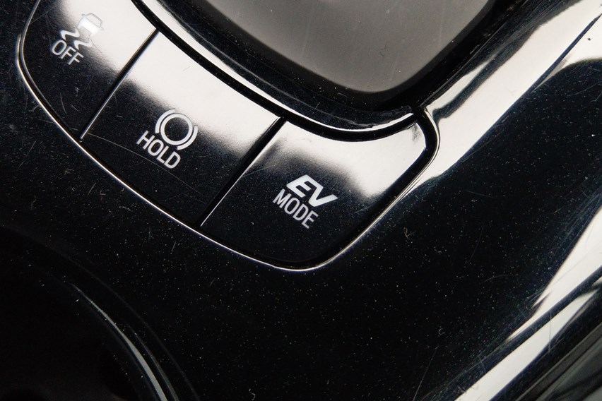 How to drive a Toyota hybrid Parkers