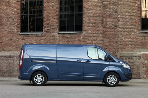 Ford Transit Custom van dimensions, capacity, payload, volume, towing ...