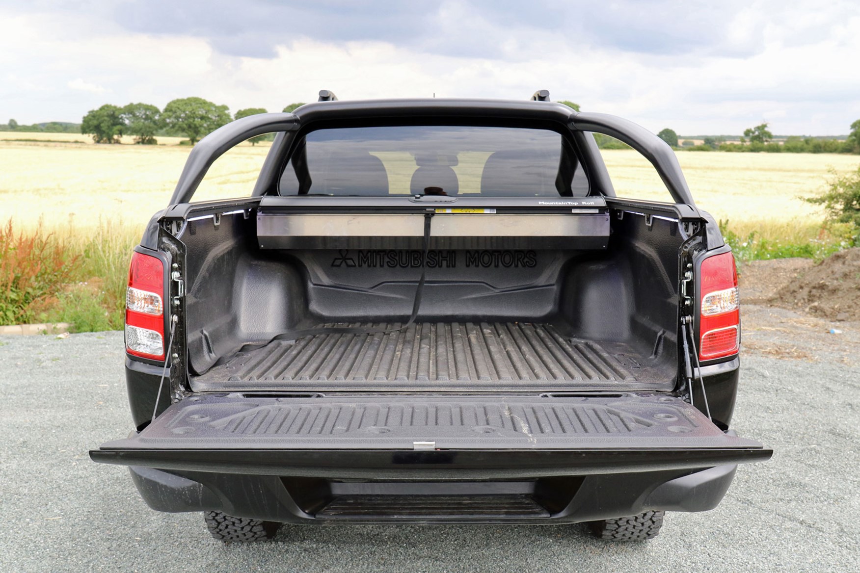 Mitsubishi L200 pickup dimensions (20152019), capacity, payload