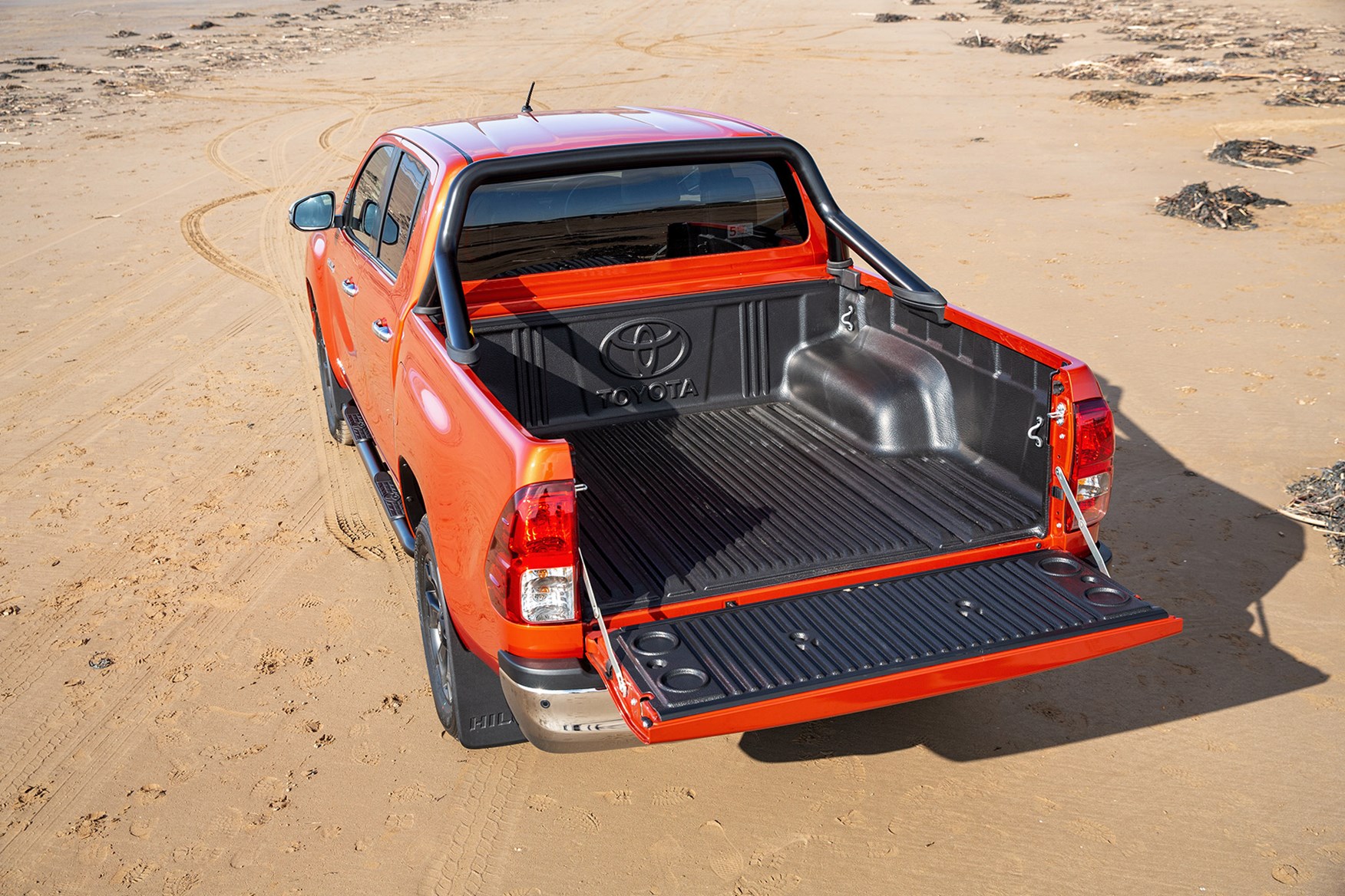 Toyota Hilux pickup dimensions (2016on), capacity, payload, volume