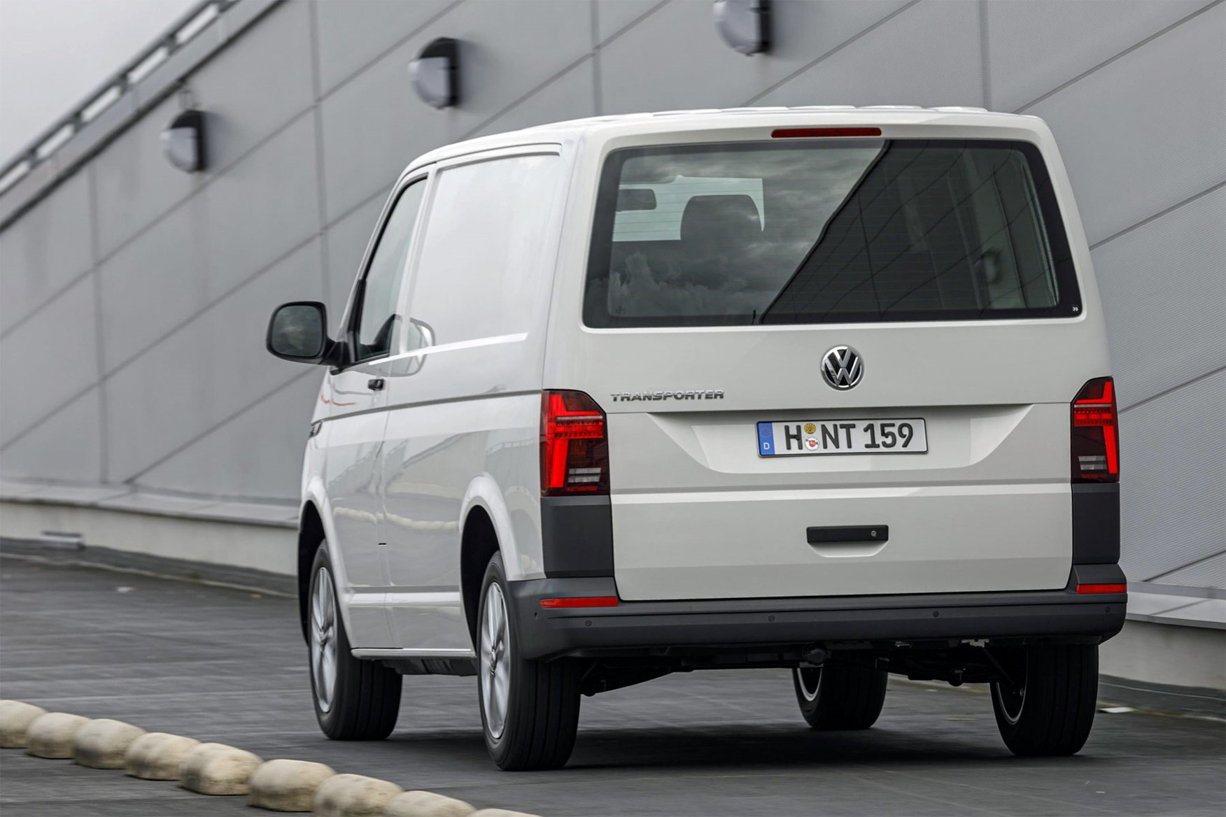 Volkswagen Transporter T6 1 Details Pictures And Pricing Parkers
