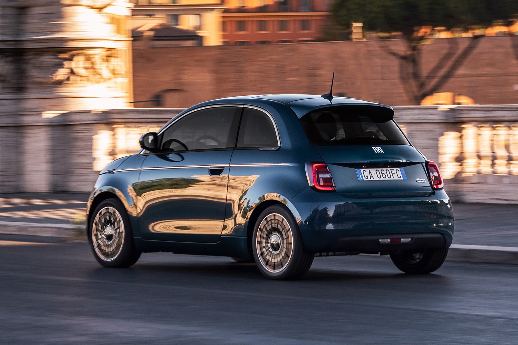 Reservations open for new Fiat 500 Electric | Parkers