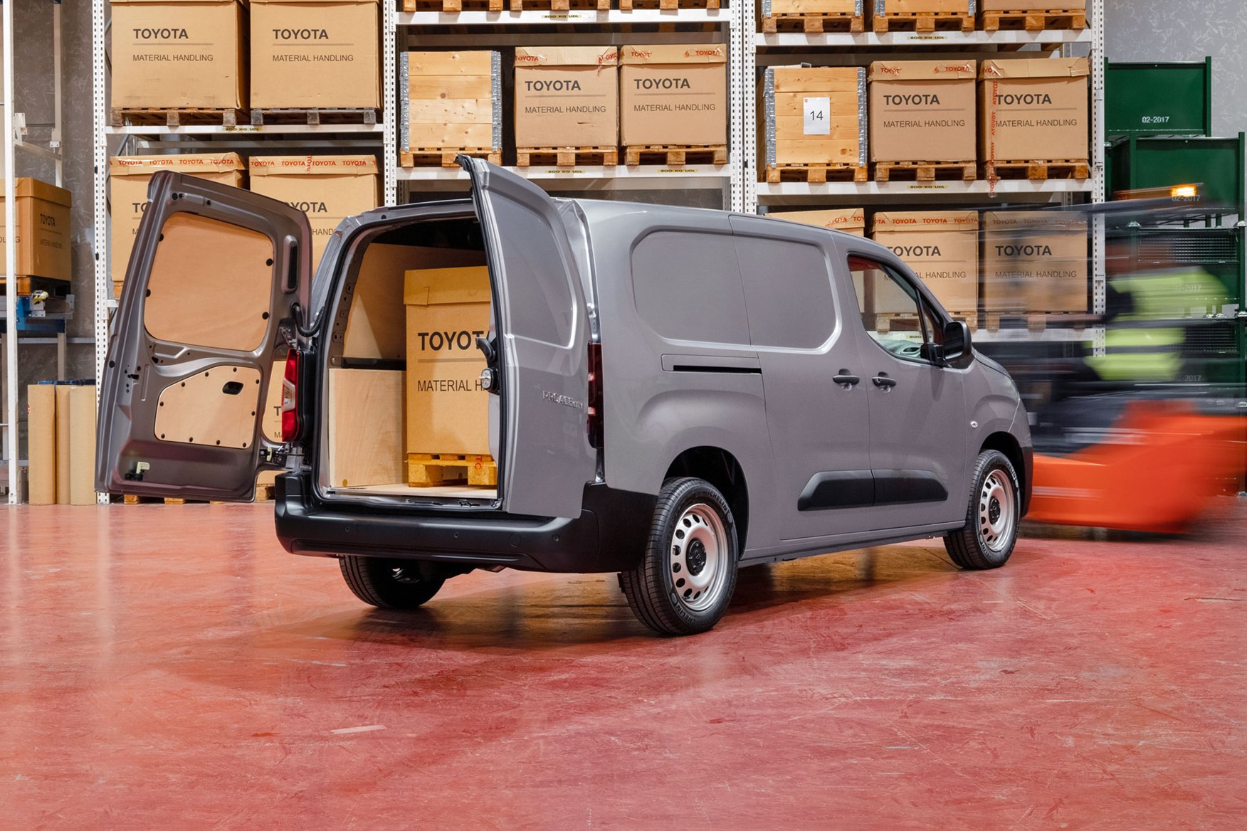 Toyota Proace City van dimensions (2020-on), capacity, payload, volume ...