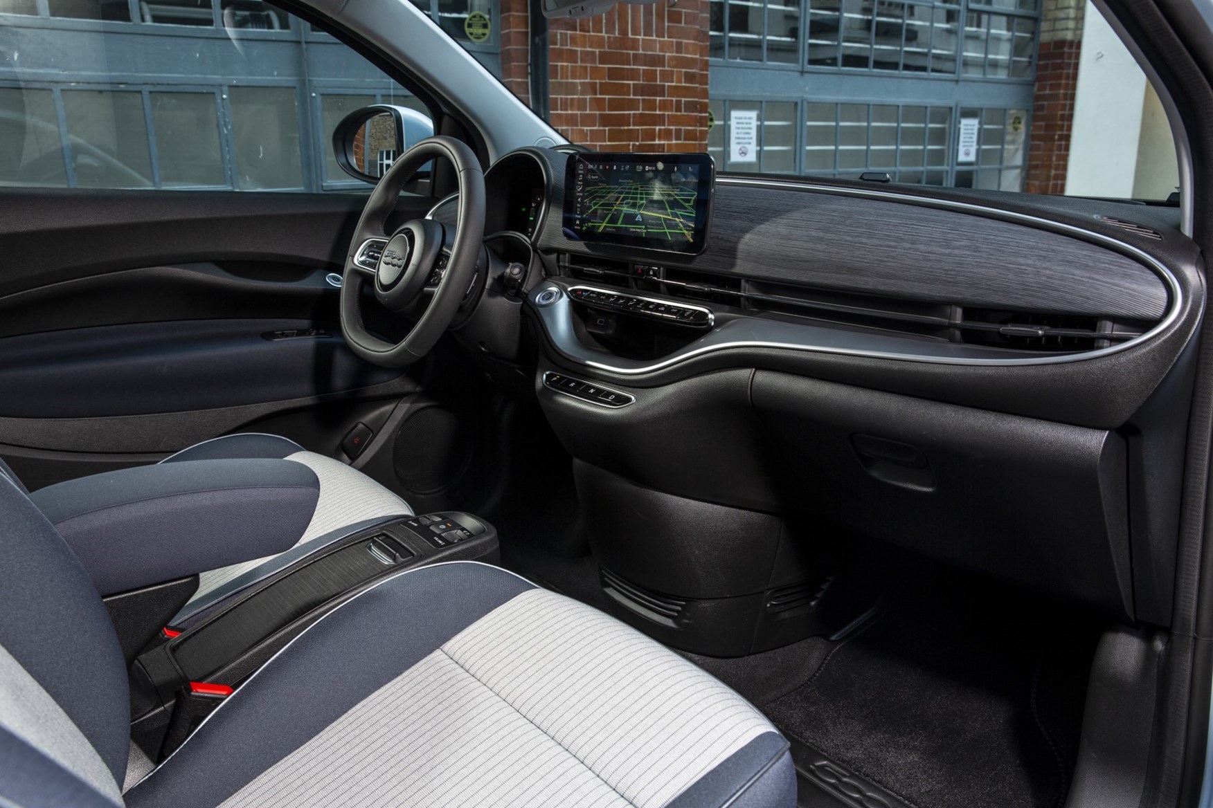 Fiat 500 Electric (2021) Interior Layout, Dashboard & Infotainment ...
