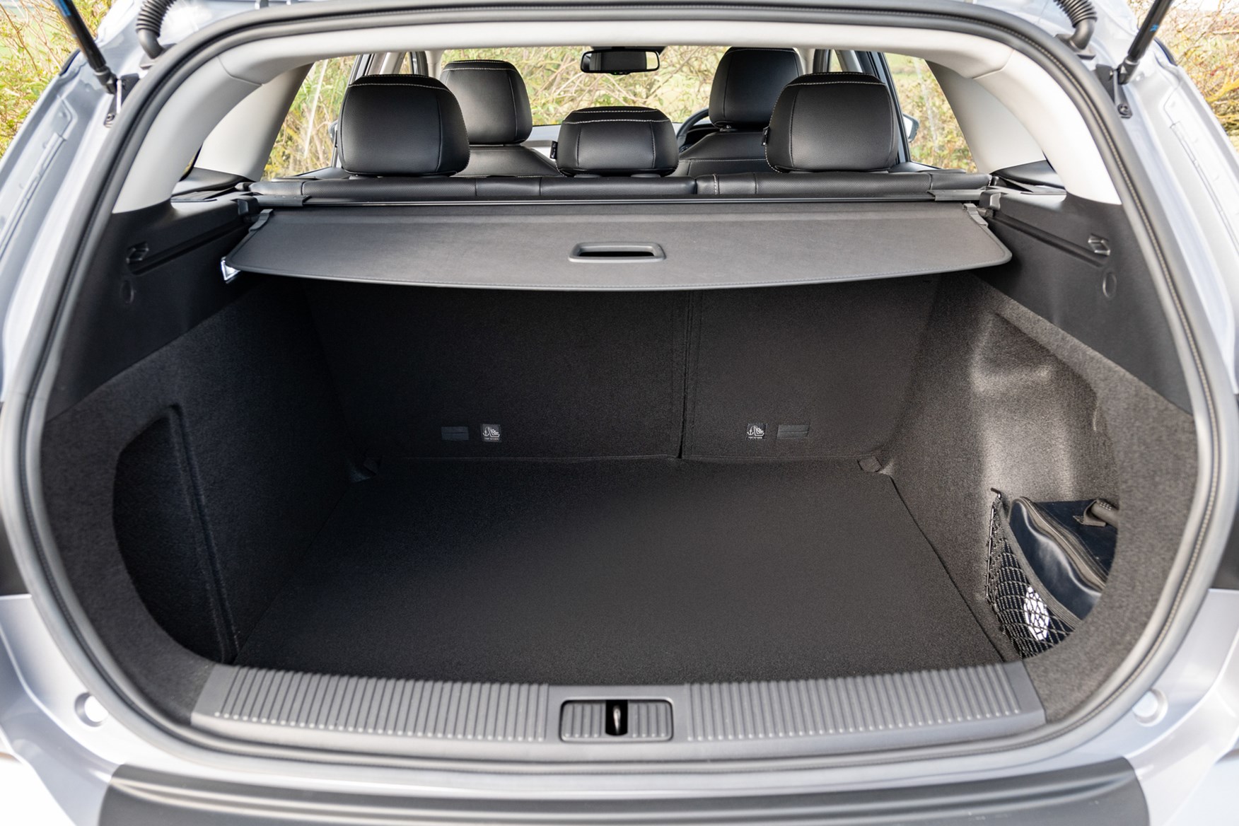 MG MG5 EV (2021) Interior Layout, Dashboard & Infotainment | Parkers