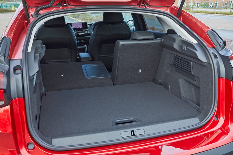 Citroën C4 (2021) Practicality, Boot Space & Dimensions Parkers