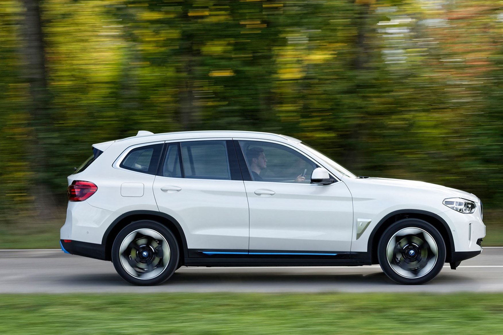 first-drive-all-electric-bmw-ix3-parkers