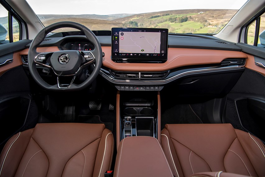 skoda-enyaq-2021-interior-layout-dashboard-infotainment-parkers