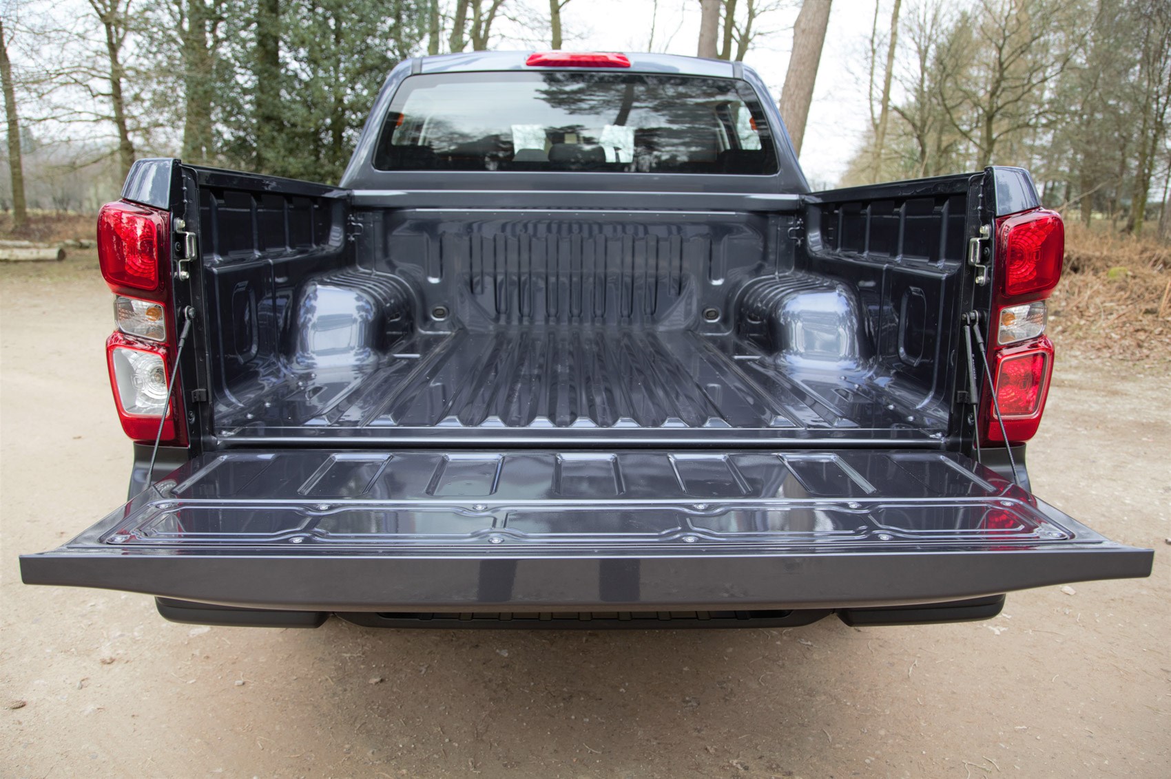 Isuzu DMax pickup dimensions (2021on), capacity, payload, volume