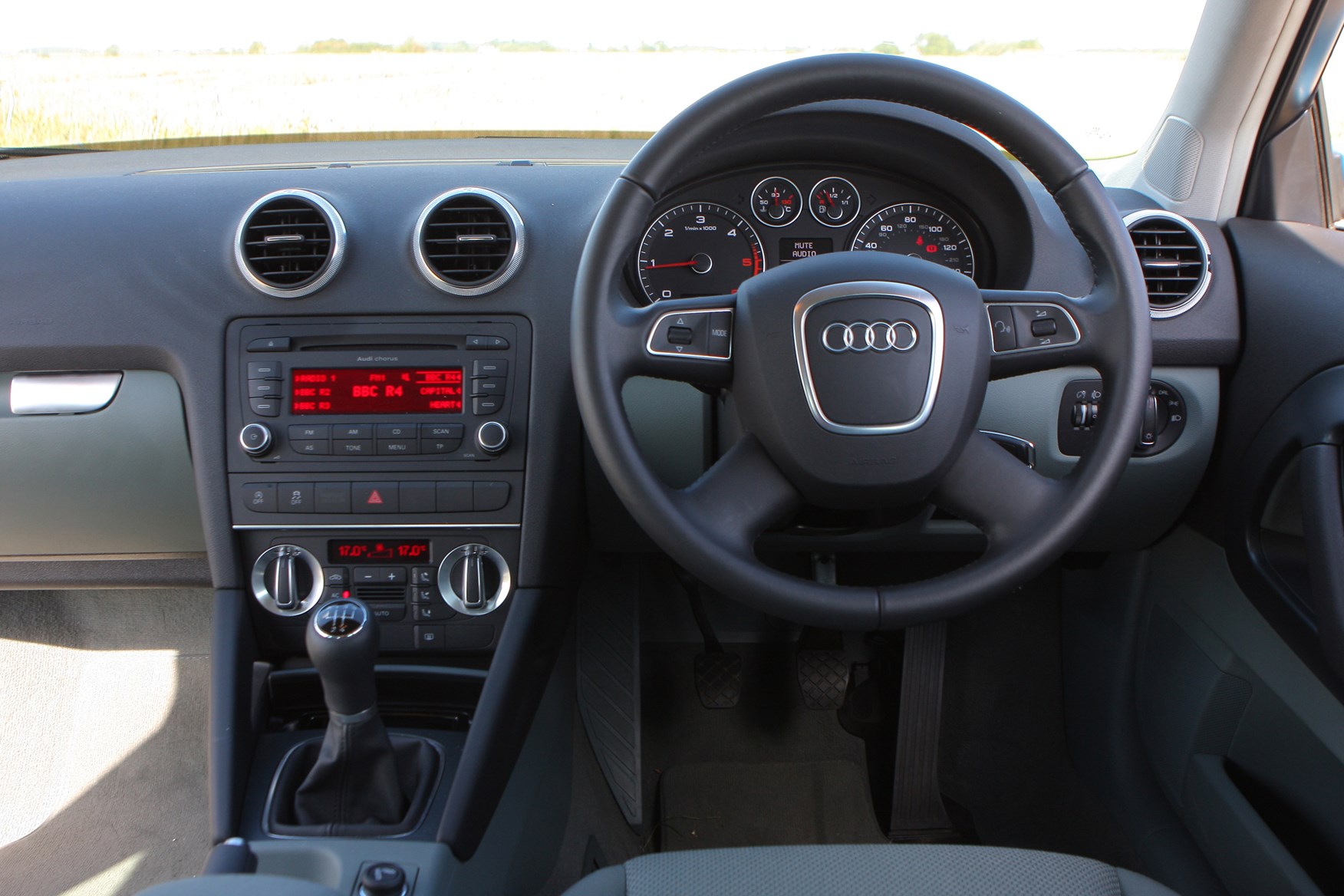 Exchangeable team Structurally Used Audi A3 Hatchback (2003 - 2012) interior, tech and comfort | Parkers