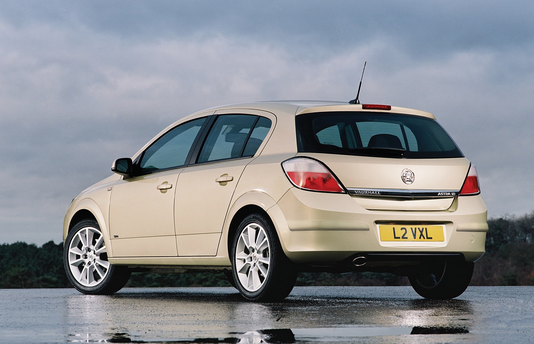 Купить в твери хэтчбек. Opel Astra 2004. Opel Astra 2005 хэтчбек. Opel Astra h 2005 хэтчбек. Opel Astra 2004 хэтчбек.