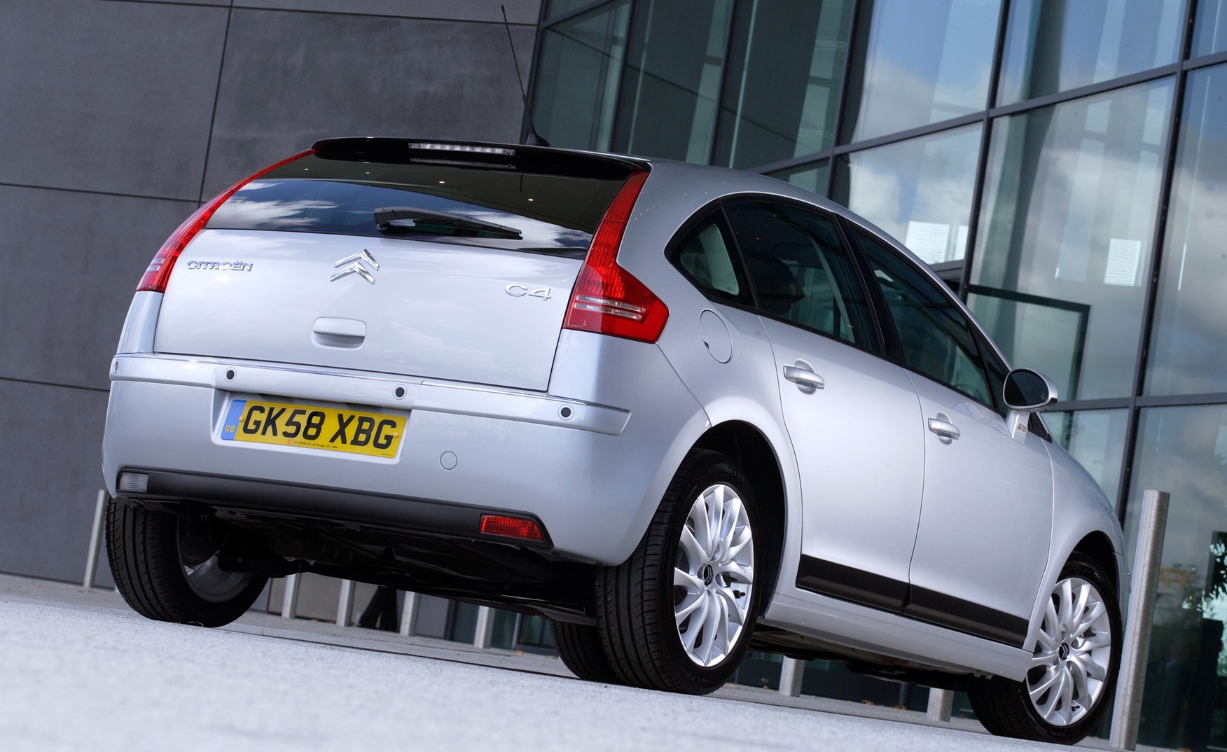 Used Citroën C4 Hatchback (2004 - 2010) Review | Parkers