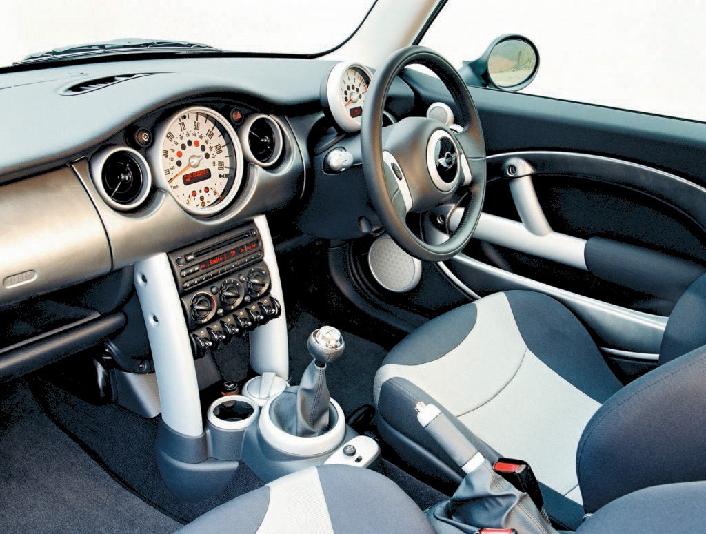 Used Mini Cooper S Hatchback 02 06 Interior Tech And Comfort Parkers