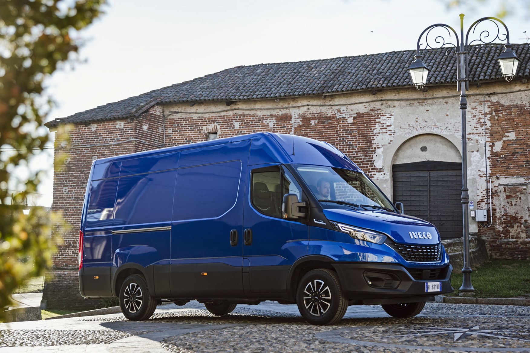 IVECO Daily Customised Van 205hp - Full Review & Test Drive 