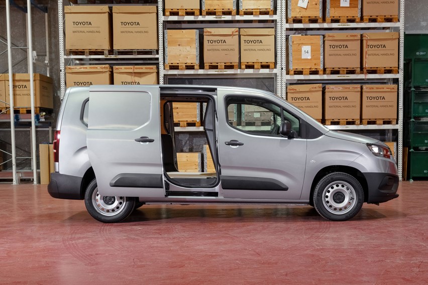 Toyota Proace City van dimensions (2020-on), capacity, payload, volume ...