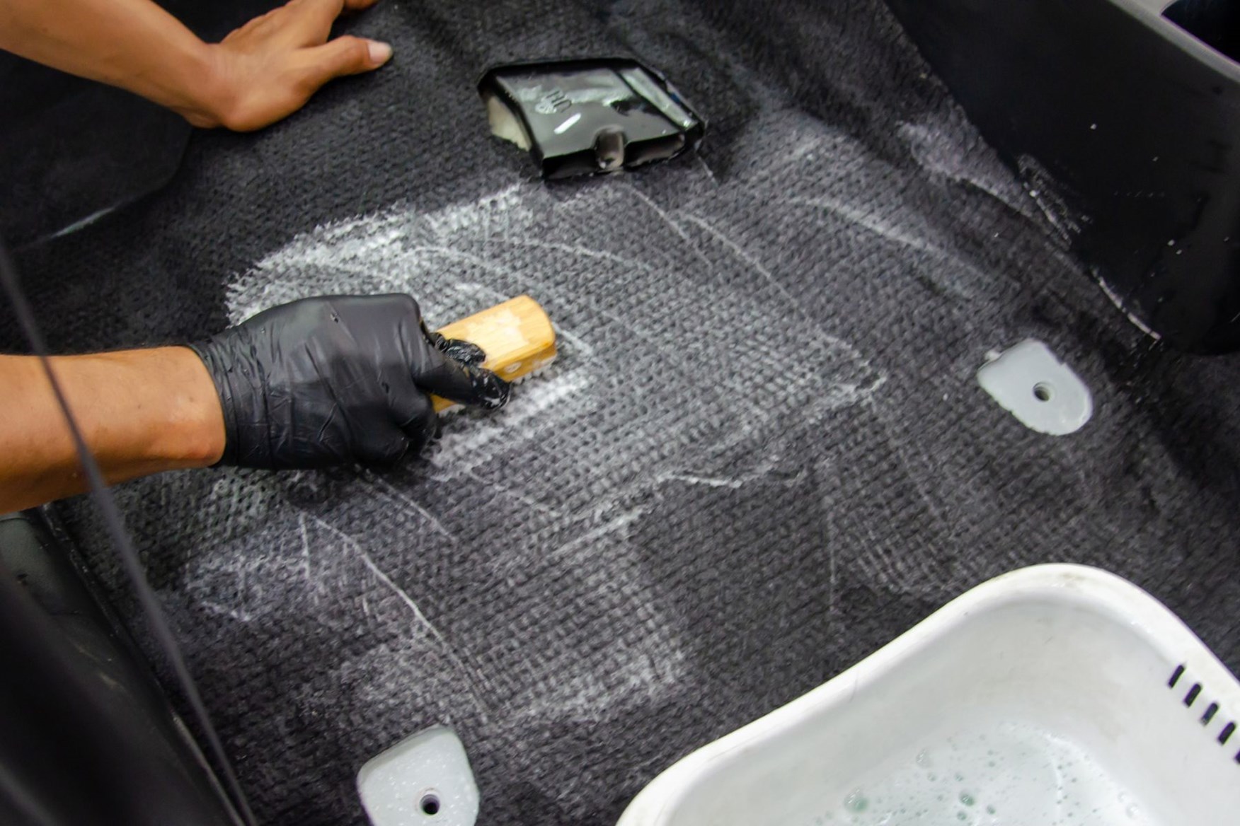 The best carpet brush for cleaning your car Parkers