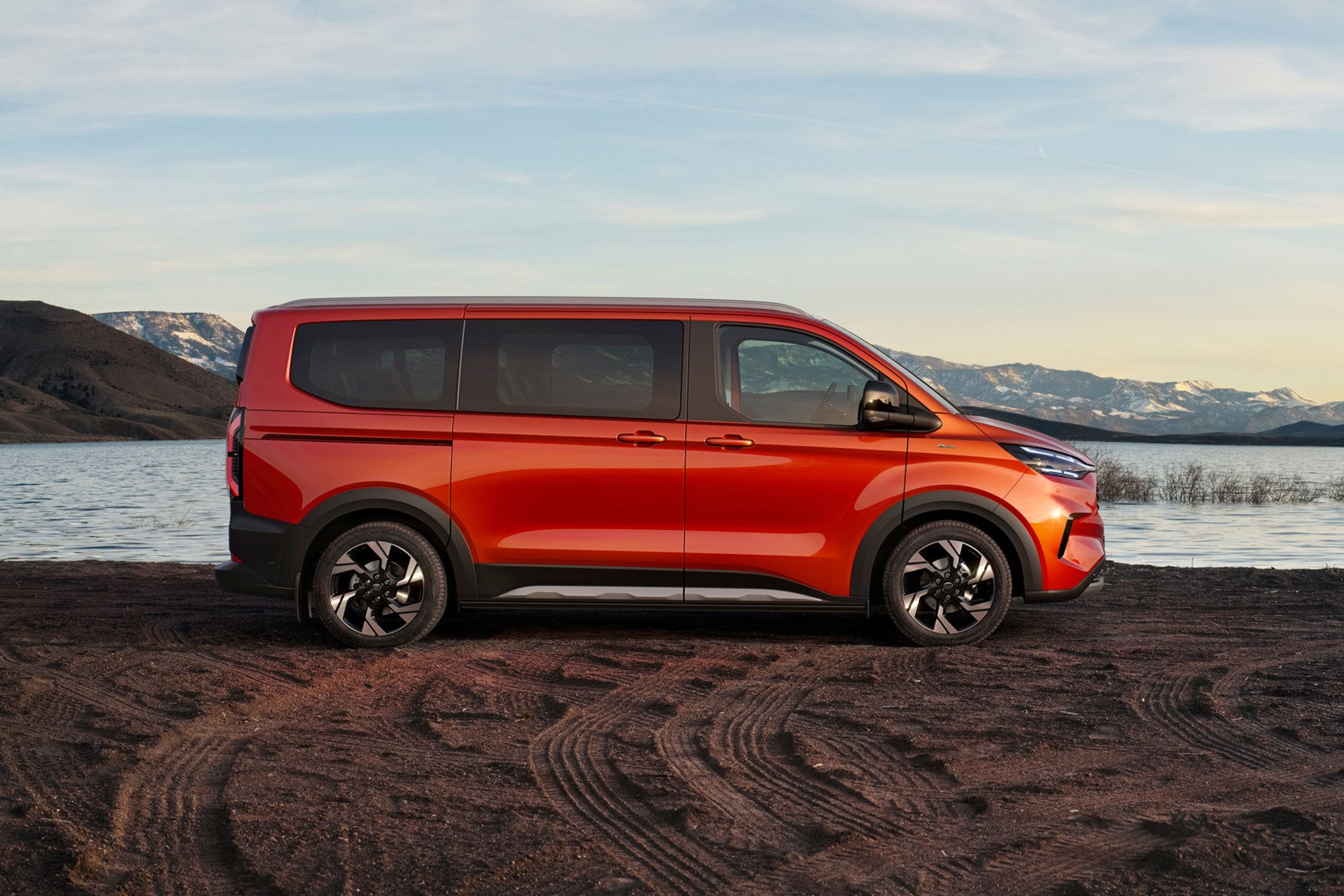 All new 2023 Ford Tourneo Custom Goes Electric Engines Spec And all-new-2023-ford-tourneo-custom-goes-electric-engines-spec-and