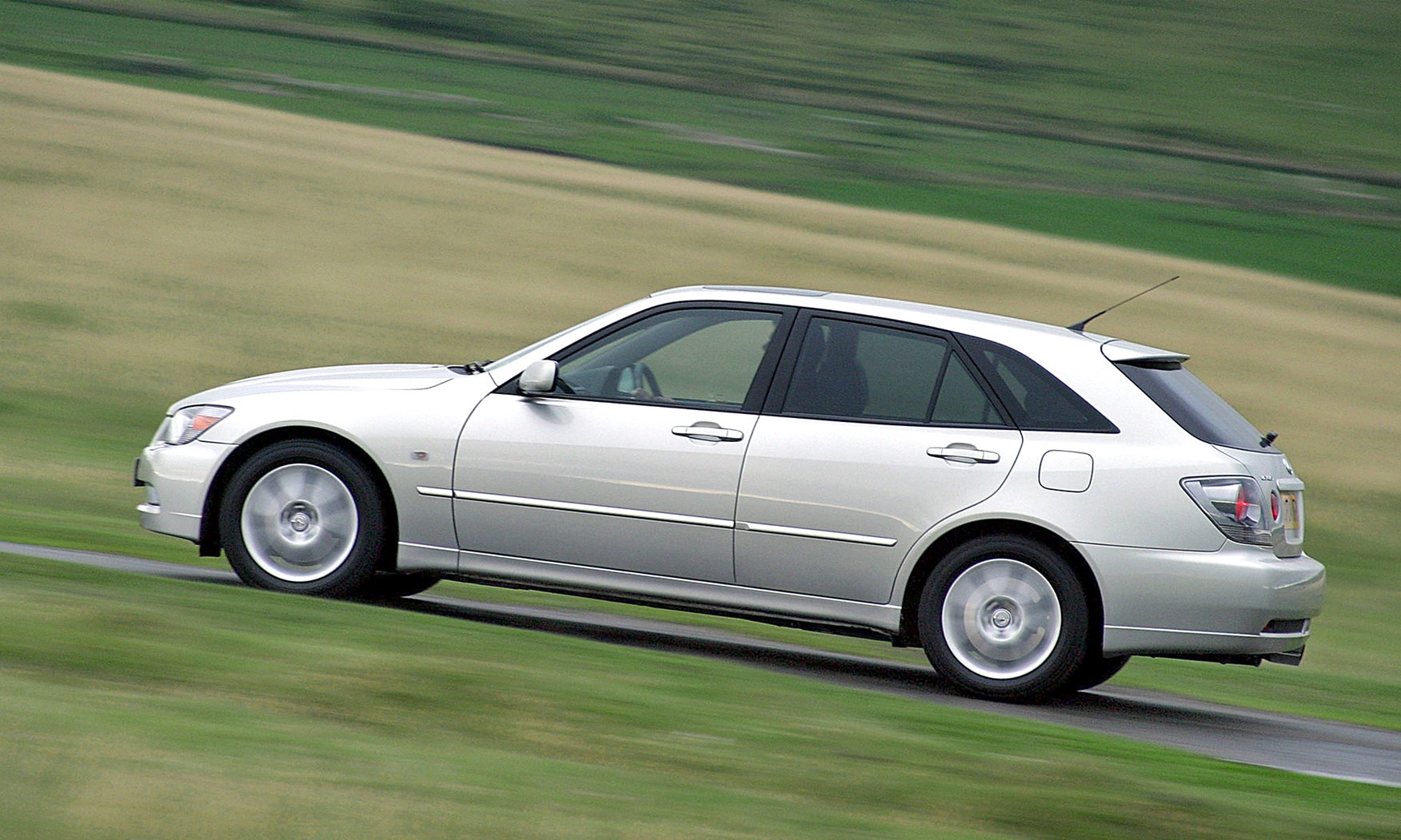 Lexus IS Sport Cross (2001 - 2005) review.