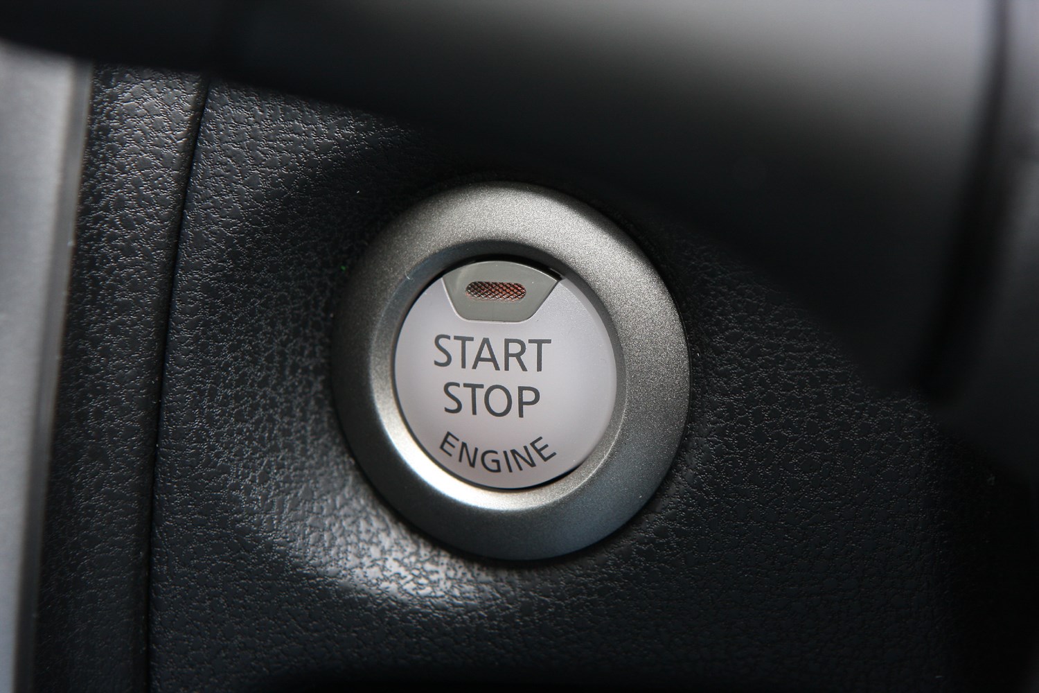 Карты ниссан ноут. Ниссан ноут 2013 кнопки. Nissan Note 2006 кнопки включения. Кнопка Eco Nissan Note 2015. Кнопка p на Ниссан ноут.