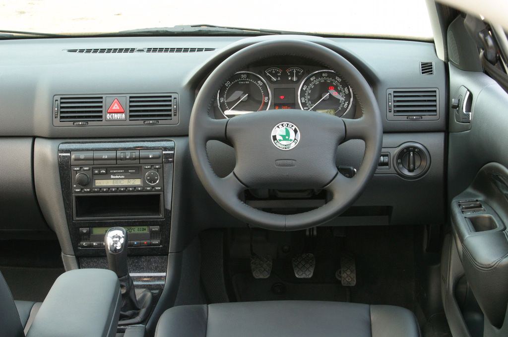 Email Mars hay Used Skoda Octavia Hatchback (1998 - 2005) interior, tech and comfort |  Parkers