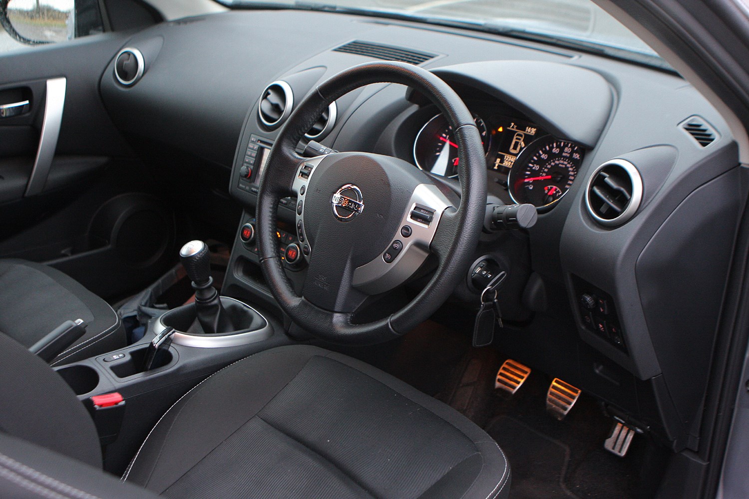 Кашкай где находится. Nissan Qashqai 2008 Interior. Qashqai 2007 Interior. Qashqai 2007 салон. Nissan Qashqai 2012 интерьер.