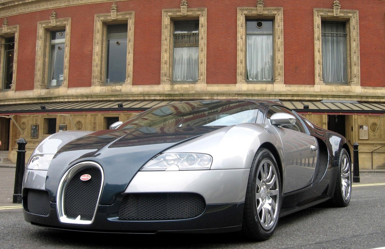 Auto videos. Bugatti Veyron 16.4 2005. Бугатти Вейрон 2005 года. Верона Бугатти 1. Бугатти Тимати.