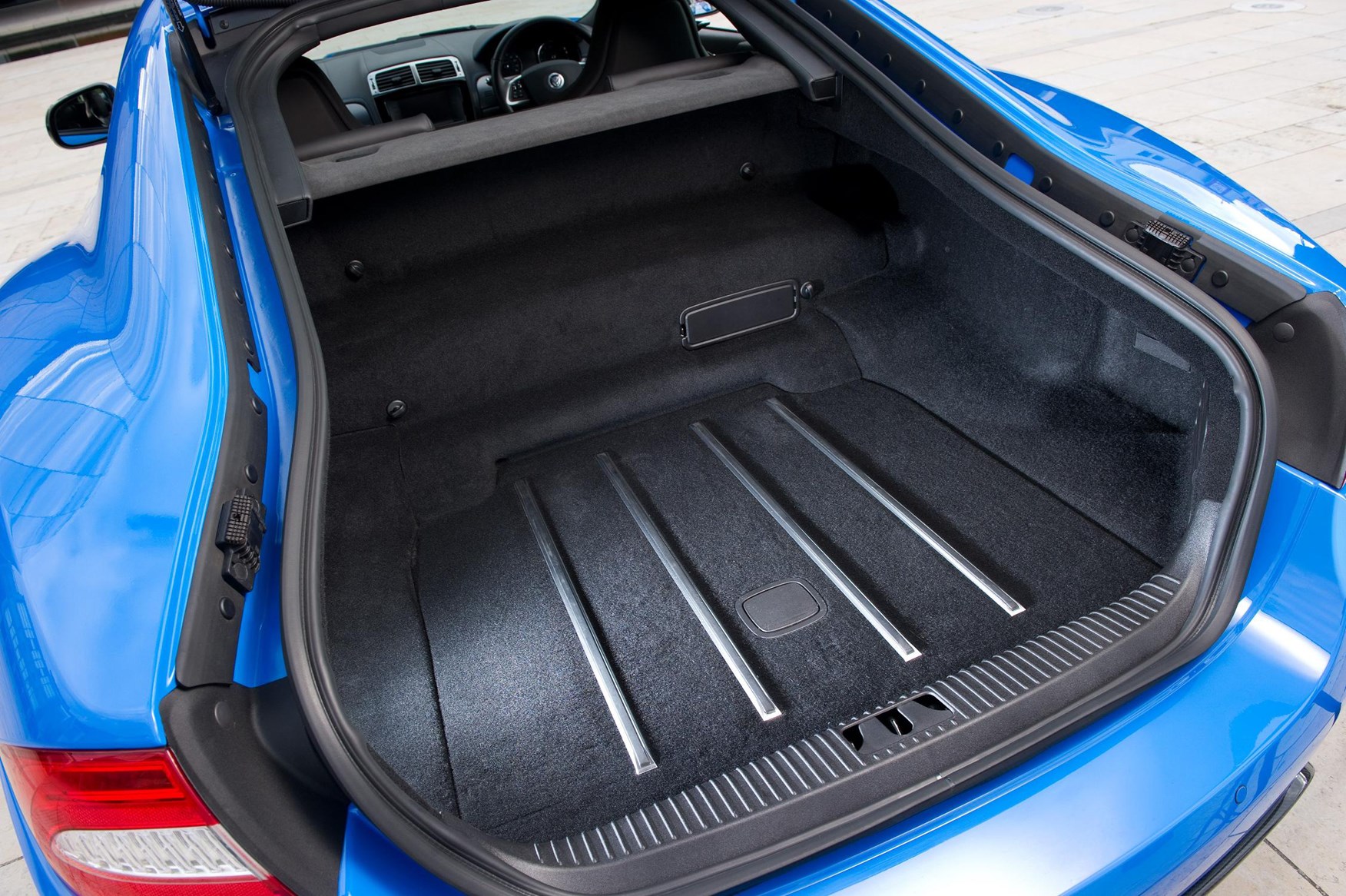 Jaguar XK багажник