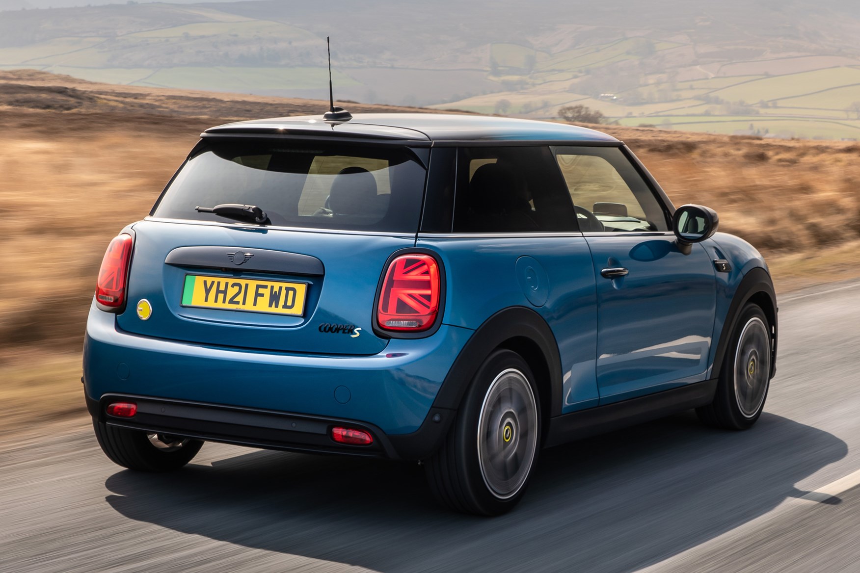 MINI Electric Hatch Review (2022) Parkers