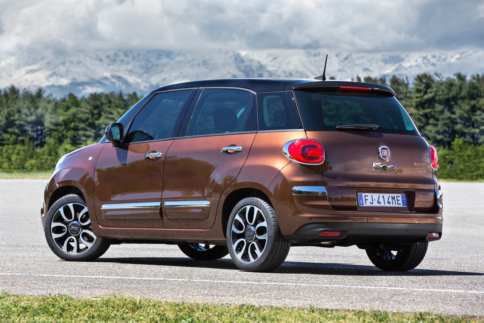 Fiat 500l Urban 2022 Boot Space Practicality And Safety Parkers