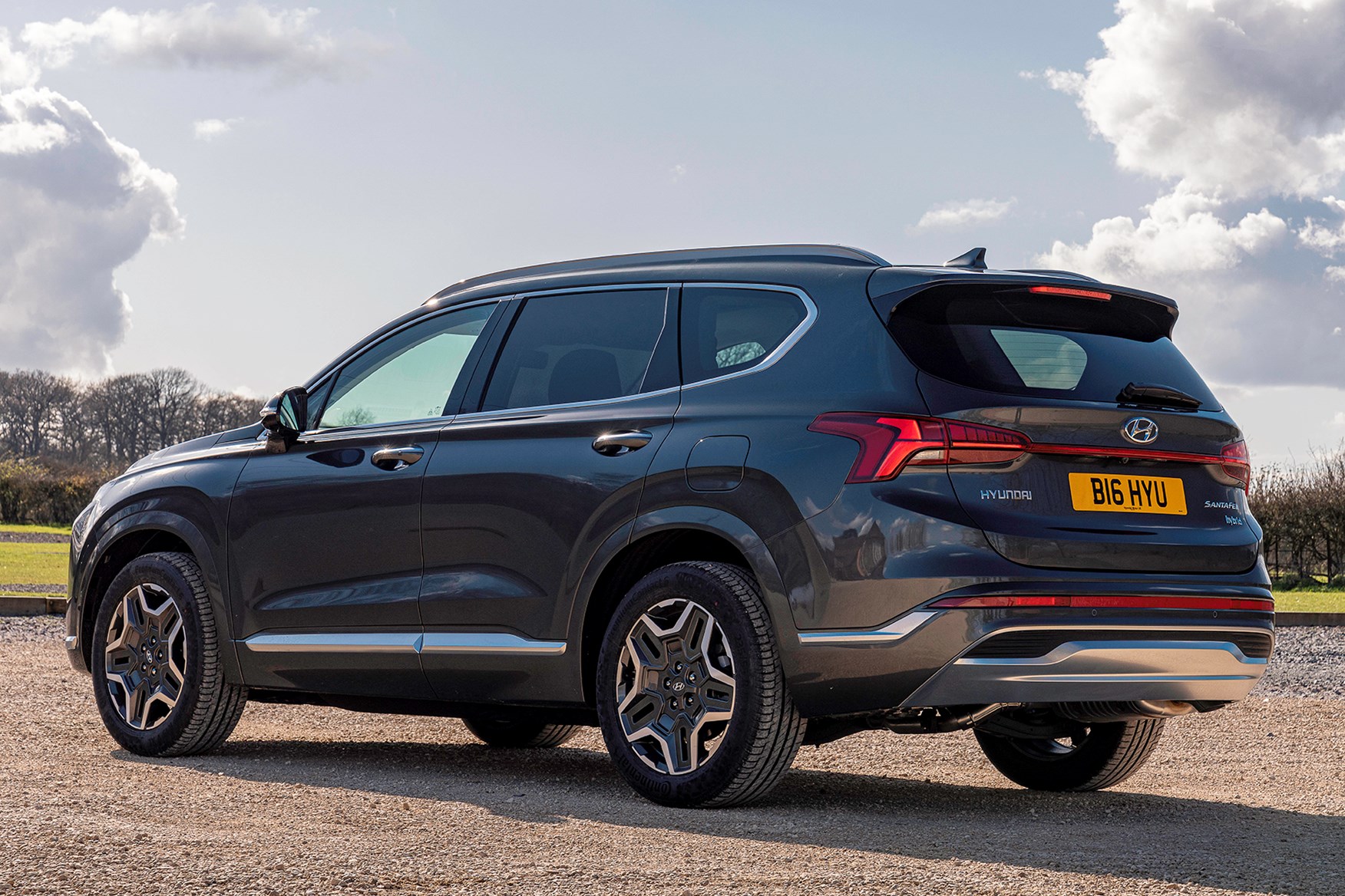 Hyundai Santa Fe PHEV Review (2022) | Parkers