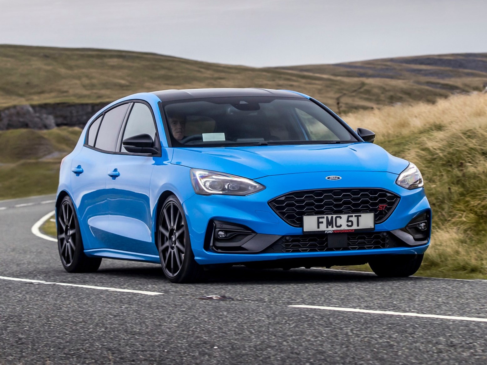 Ford Focus ST Review (2022) | Parkers