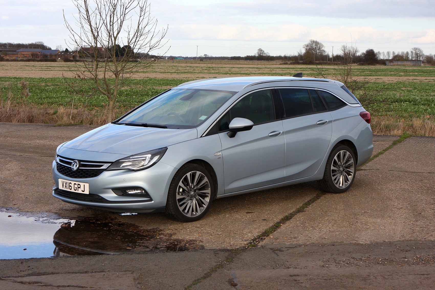 Used Vauxhall Astra Sports Tourer (2016 - 2021) Review | Parkers