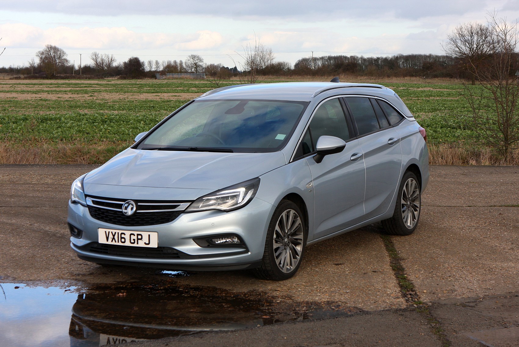 Used Vauxhall Astra Sports Tourer (2016 - 2021) Review | Parkers