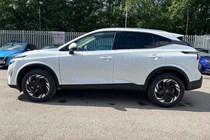 Nissan Qashqai SUV (21 on) 1.3 DiG-T MH N-Connecta [Glass Roof] 5dr For Sale - Lookers Nissan Leeds, Leeds