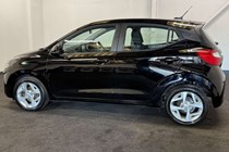 Hyundai i10 Hatchback (20 on) SE Connect 1.0 MPi 67PS 5d For Sale - Liberty Green Cars, Fareham