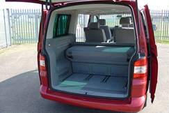 Volkswagen transporter t5 дверь боковая. Заглушка сдвижной двери фольксваген т4. Задняя дверь фольксваген каравелла. Volkswagen caravelle t4 задняя дверь. Двери фольксваген каравелла.