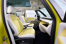 Volkswagen ID. Buzz LWB: front seats, yellow and white upholstery