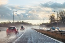 Motorway traffic in rain - What is a run-flat tyre