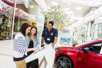 SEAT Product Expert demonstrates car information kiosks to customers