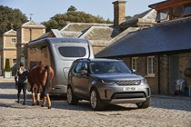 Land Rover Discovery with horsebox - Guide to towing capacity