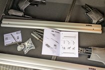 Thule roofbars in pieces