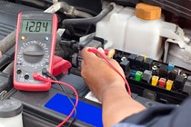 How to replace car fuses