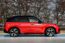Mini Countryman Electric Cooper SE in red