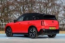 Mini Countryman Electric Cooper SE in red