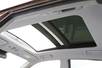 Hyundai i20 Hatchback (2015-) - lhd model, interior detail - sunroof mechanism, roof open