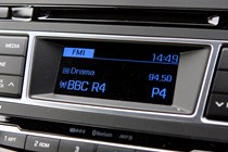 Hyundai i20 Hatchback (2015-) - UK rhd model, interior detail - radio controls VDU